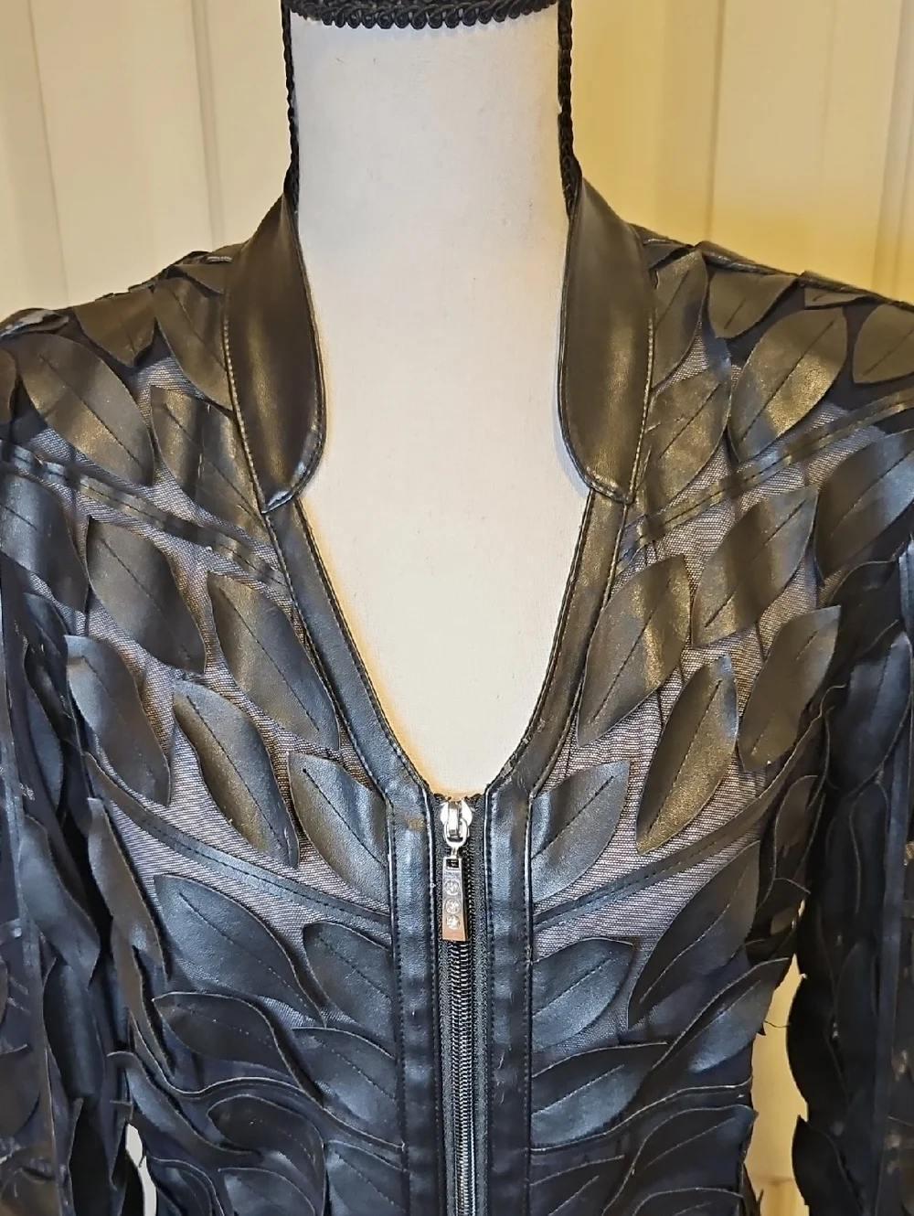 Frank Lyman Black Leaf-Pattern Faux Leather Zip Jacket Women 6 - Picture 2 of 13